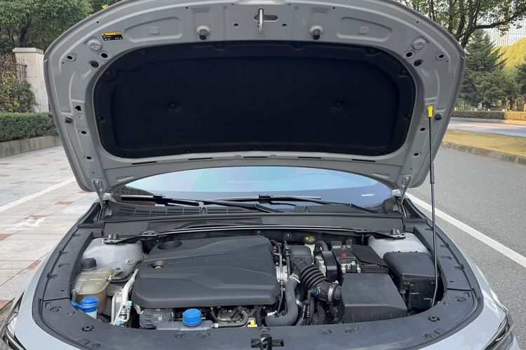 Used CHANGAN UNI-V 2022 1.5T Prestige Version Engine Bay