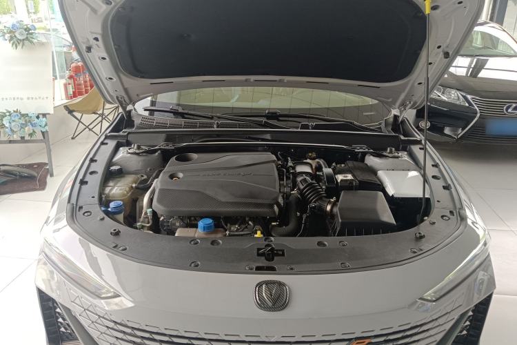 Used CHANGAN UNI-V 2022 1.5T Prestige Version Engine Bay