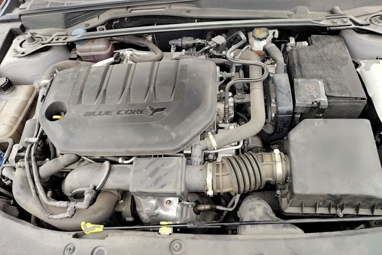 Used CHANGAN UNI-V 2022 2.0T Leading-Speed Edition Engine Bay