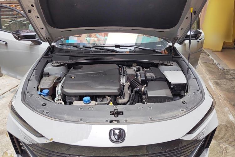 Used CHANGAN UNI-V 2022 1.5T Prestige Version Engine Bay