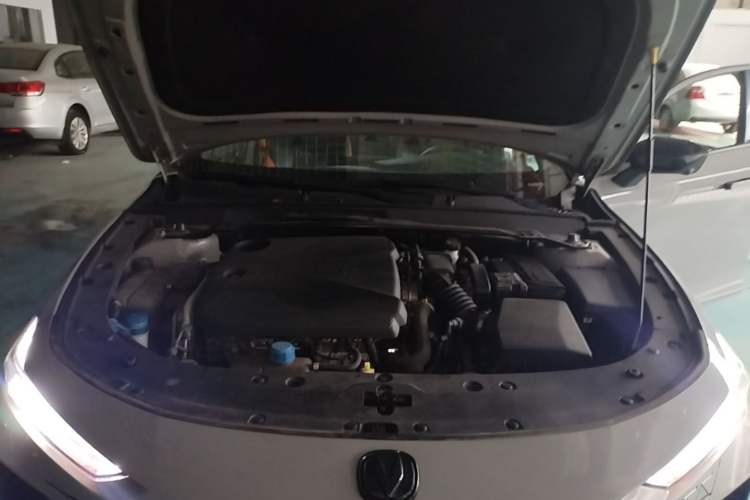 Used CHANGAN UNI-V 2022 1.5T Sport Edition Engine Bay