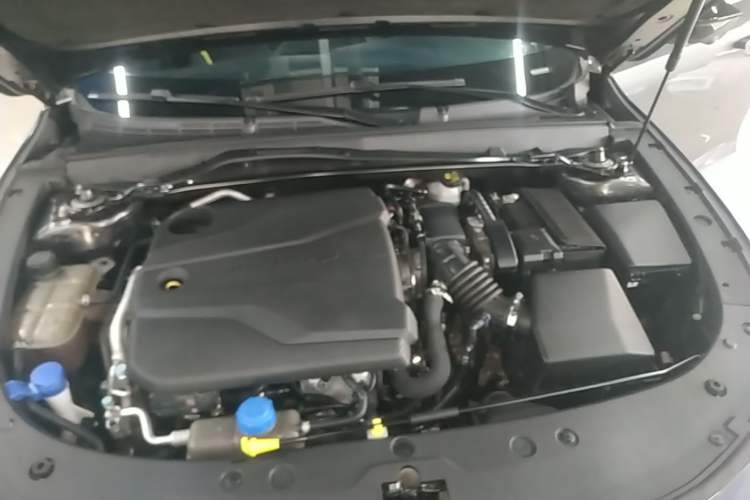 Used CHANGAN UNI-V 2022 1.5T Sport Edition Engine Bay