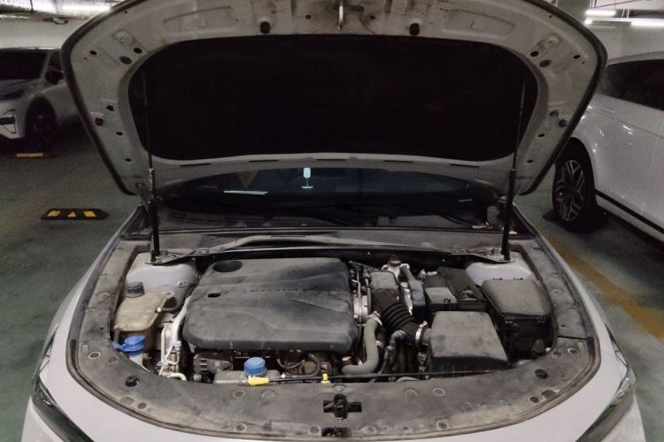 Used CHANGAN UNI-V 2022 1.5T Prestige Version Engine Bay