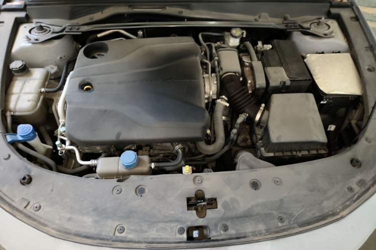 Used CHANGAN UNI-V 2022 1.5T Prestige Version Engine Bay