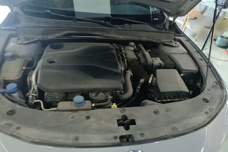 Used CHANGAN UNI-V 2022 1.5T Prestige Version Engine Bay