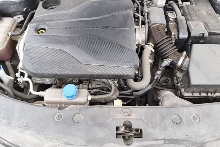 Used CHANGAN UNI-V 2022 1.5T Smart Navigation Version Engine Bay