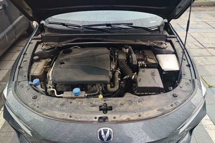 Used CHANGAN UNI-V 2022 1.5T Prestige Version Engine Bay