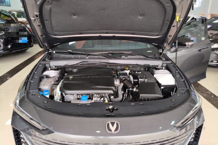 Used CHANGAN UNI-V 2022 1.5T Prestige Version Engine Bay