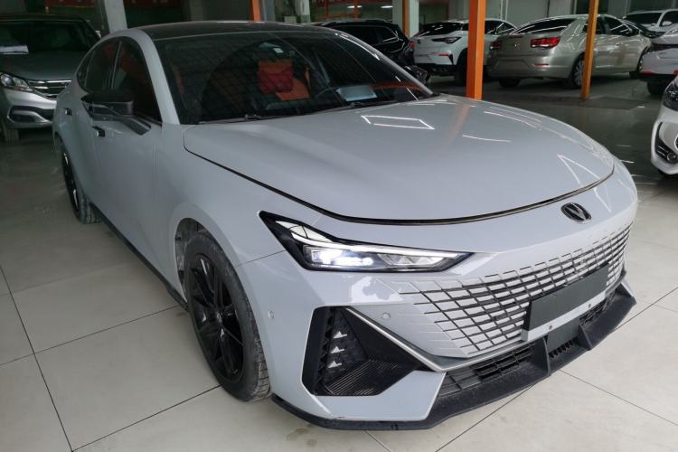 Used CHANGAN UNI-V 2022 1.5T Smart Navigation Version Exterior 1