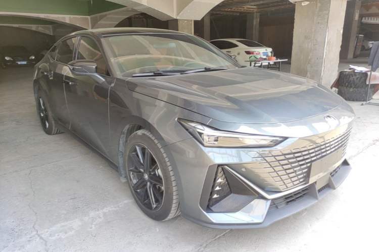 Used CHANGAN UNI-V 2022 1.5T Prestige Version Exterior 1