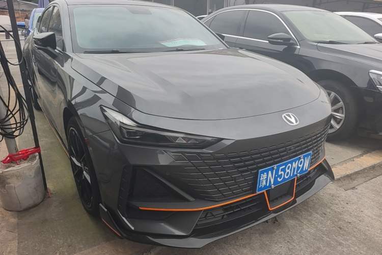 Used CHANGAN UNI-V 2022 1.5T Sport Edition Exterior 1