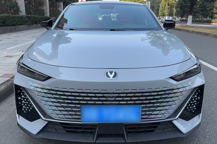 Used CHANGAN UNI-V 2022 1.5T Prestige Version Exterior 1