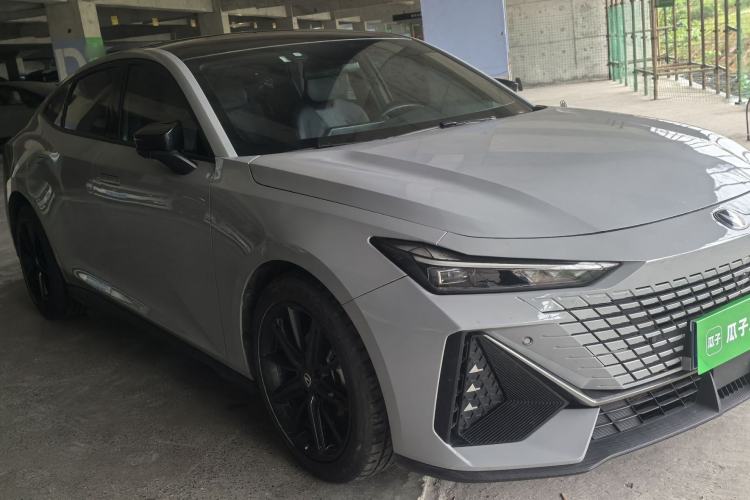 Used CHANGAN UNI-V 2022 1.5T Prestige Version Exterior 2