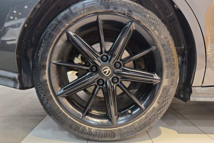 Used CHANGAN UNI-V 2022 1.5T Smart Navigation Version Exterior 3