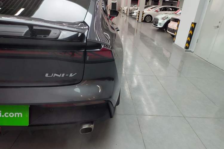 Used CHANGAN UNI-V 2022 1.5T Prestige Version Exterior 3