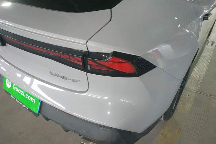 Used CHANGAN UNI-V 2022 1.5T Prestige Version Exterior 3