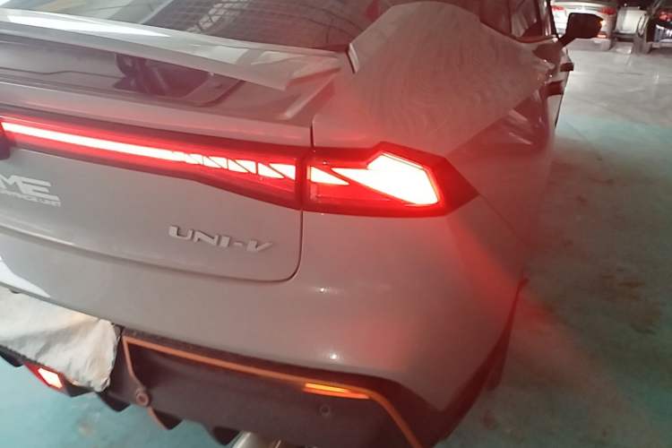 Used CHANGAN UNI-V 2022 1.5T Sport Edition Exterior 3