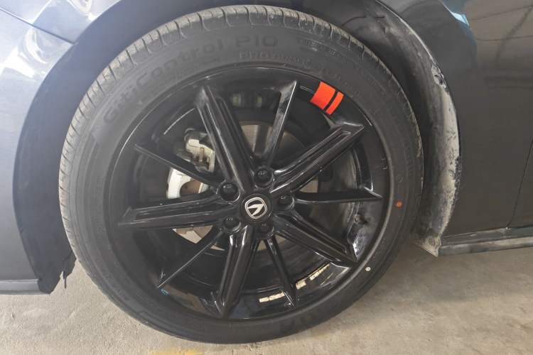 Used CHANGAN UNI-V 2022 1.5T Prestige Version Exterior 4