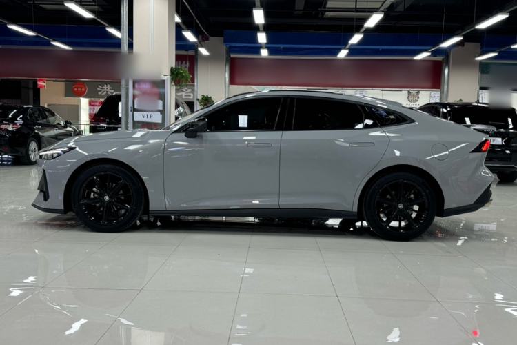 Used CHANGAN UNI-V 2022 1.5T Prestige Version Exterior 5