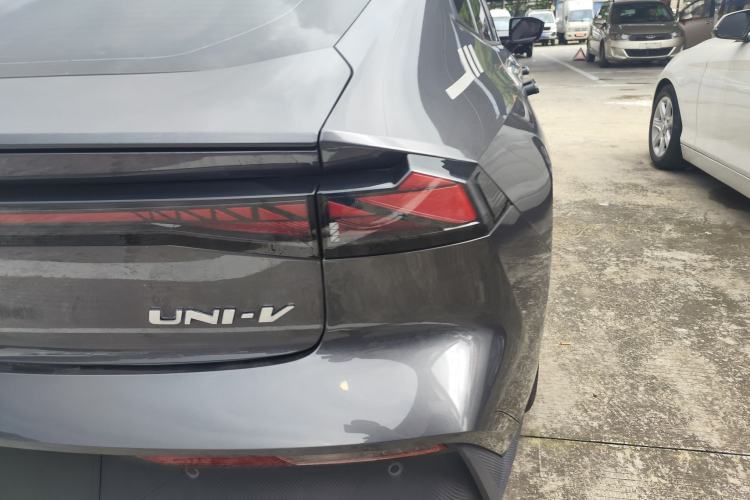 Used CHANGAN UNI-V 2022 1.5T Prestige Version Exterior 5