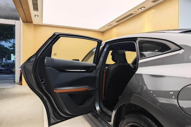 Used CHANGAN UNI-V 2022 1.5T Smart Navigation Version Exterior 6