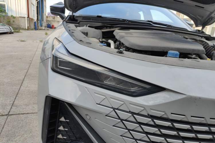 Used CHANGAN UNI-V 2022 1.5T Prestige Version Exterior 6