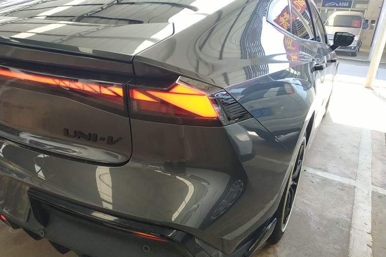 Used CHANGAN UNI-V 2022 2.0T Sporty Version Exterior 6