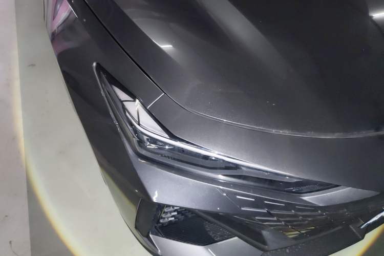 Used CHANGAN UNI-V 2022 1.5T Prestige Version Exterior 6
