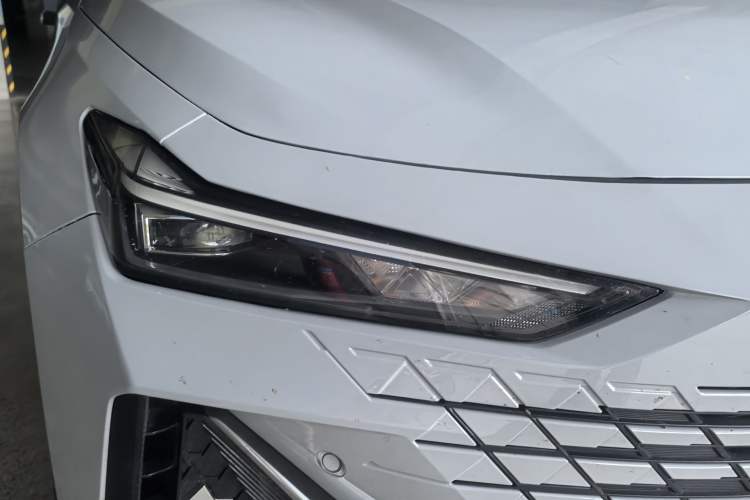 Used CHANGAN UNI-V 2022 1.5T Prestige Version Exterior 7