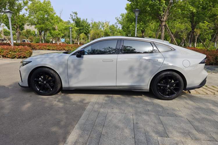 Used CHANGAN UNI-V 2022 1.5T Prestige Version Exterior 7