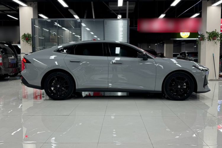Used CHANGAN UNI-V 2022 1.5T Prestige Version Exterior 8