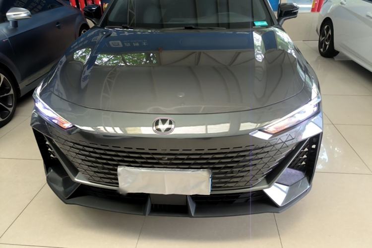 Used CHANGAN UNI-V 2022 1.5T Prestige Version Front