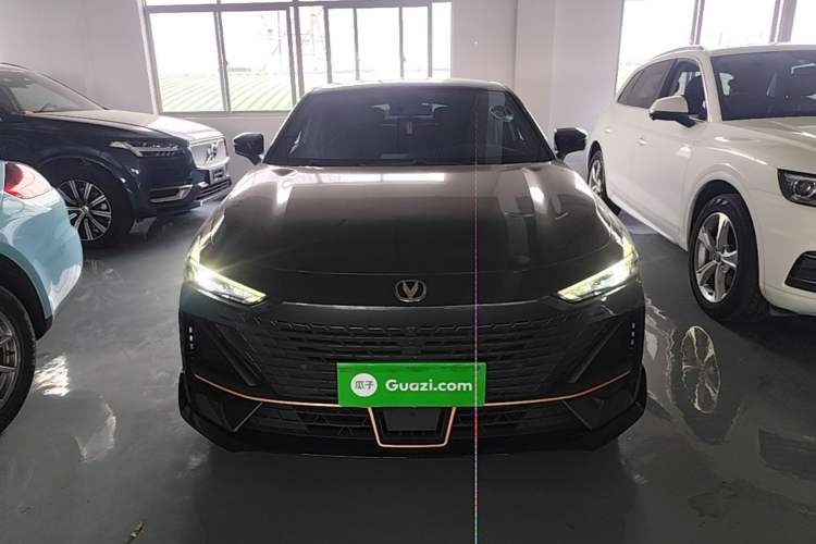 Used CHANGAN UNI-V 2022 1.5T Sport Edition Front