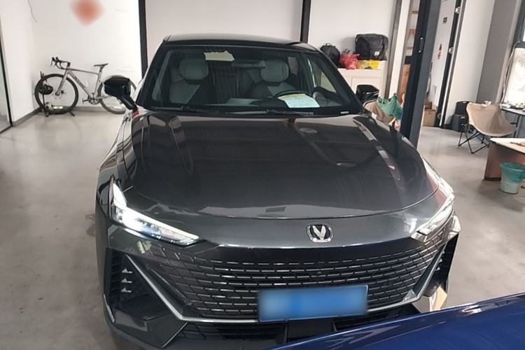 Used CHANGAN UNI-V 2022 1.5T Prestige Version Front