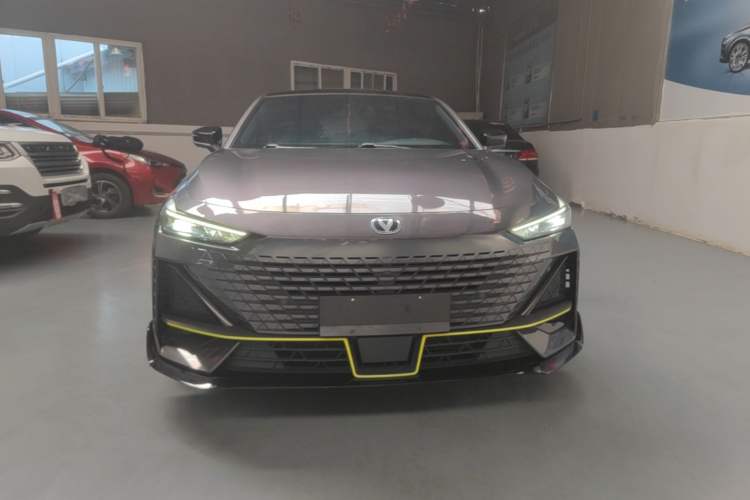 Used CHANGAN UNI-V 2022 1.5T Sport Edition Front