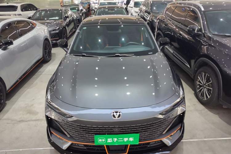Used CHANGAN UNI-V 2022 1.5T Sport Edition Front
