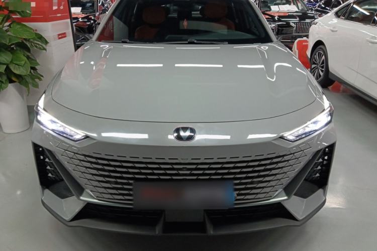 Used CHANGAN UNI-V 2022 1.5T Prestige Version Front