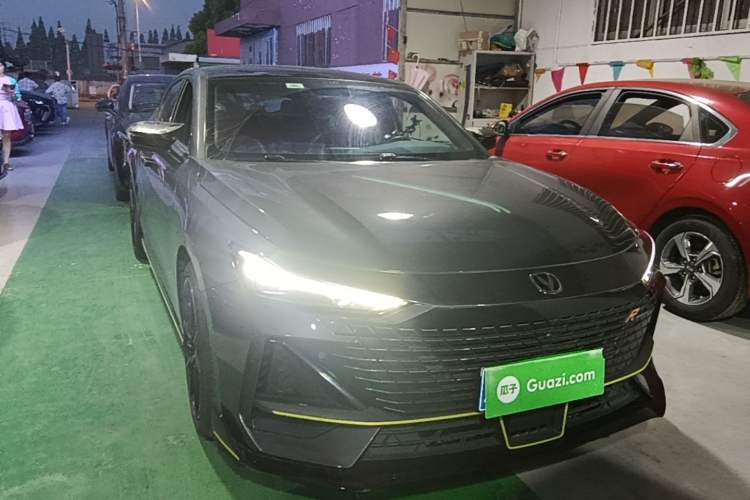 Used CHANGAN UNI-V 2022 1.5T Sport Edition Front