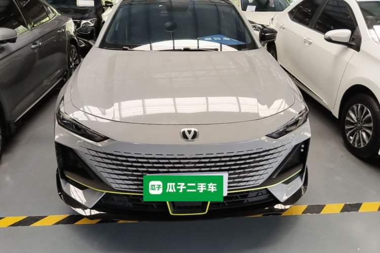 Used CHANGAN UNI-V 2022 1.5T Sport Edition Front