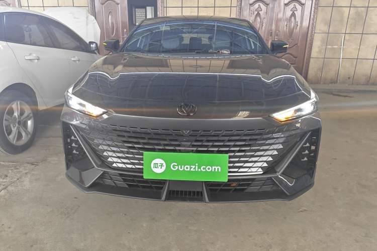 Used CHANGAN UNI-V 2022 1.5T Prestige Version Front