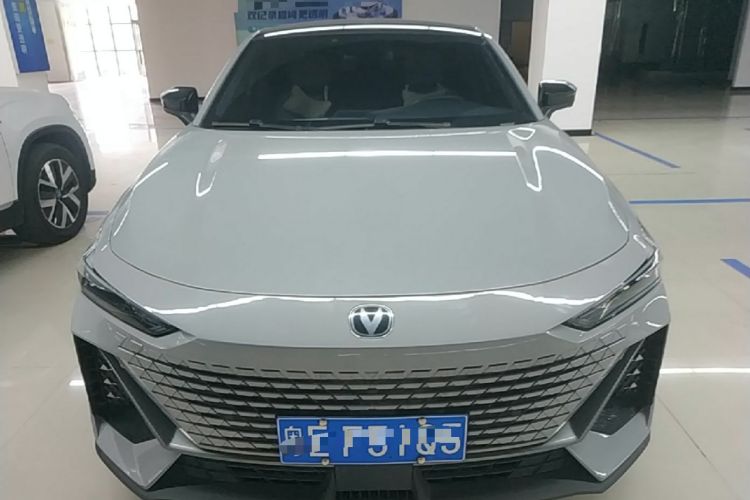 Used CHANGAN UNI-V 2022 1.5T Prestige Version Front