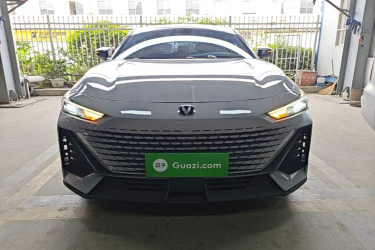 Used CHANGAN UNI-V 2022 1.5T Prestige Version Front