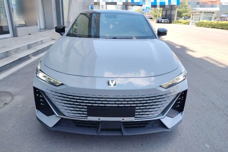 Used CHANGAN UNI-V 2022 1.5T Prestige Version Front