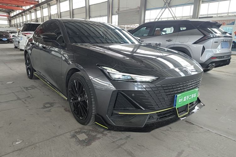 Used CHANGAN UNI-V 2022 1.5T Sport Edition Front Right 45 Deg