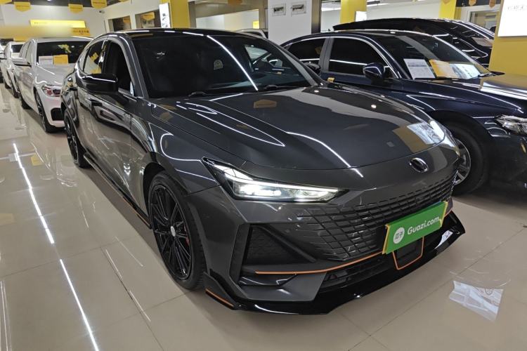 Used CHANGAN UNI-V 2022 1.5T Sport Edition Front Right 45 Deg
