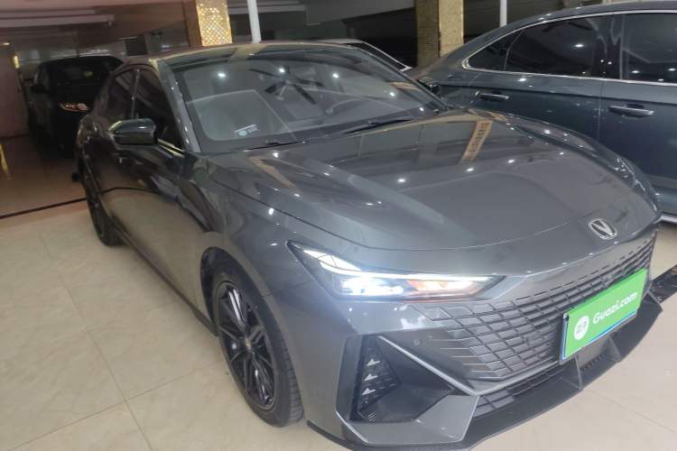 Used CHANGAN UNI-V 2022 1.5T Prestige Version Front Right 45 Deg