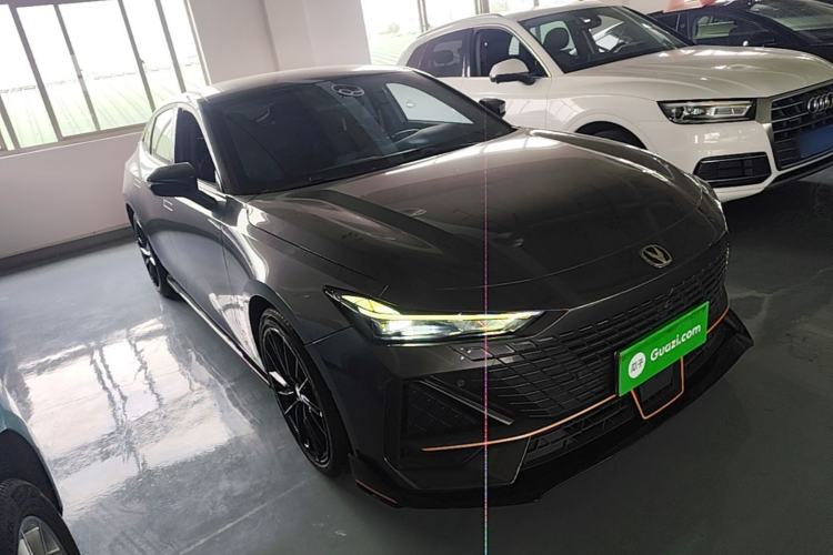 Used CHANGAN UNI-V 2022 1.5T Sport Edition Front Right 45 Deg