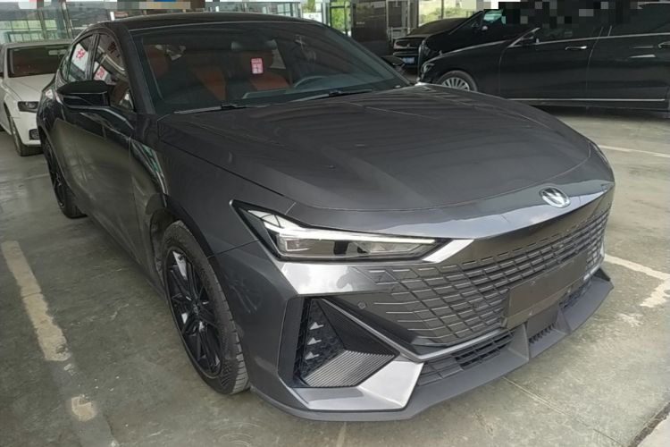 Used CHANGAN UNI-V 2022 1.5T Prestige Version Front Right 45 Deg