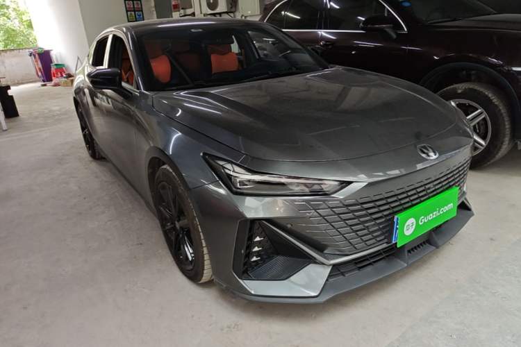 Used CHANGAN UNI-V 2022 1.5T Prestige Version Front Right 45 Deg