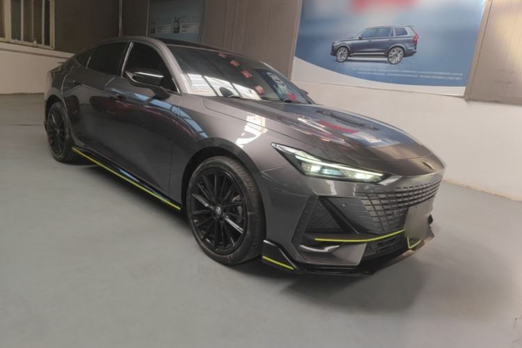 Used CHANGAN UNI-V 2022 1.5T Sport Edition Front Right 45 Deg